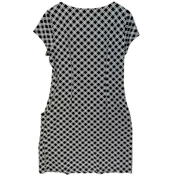 J.‎ McLaughlin Women’s Black White Geometric Capped Sleeve Above Knee Dress M - Picture 2 of 8